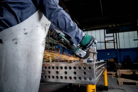 METABO REBARBADORA 18V W 18 L BL 9-125 2X4.0AH