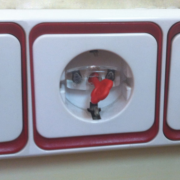 BRINOX PROTECTOR TOMADAS COM CHAVE BL5